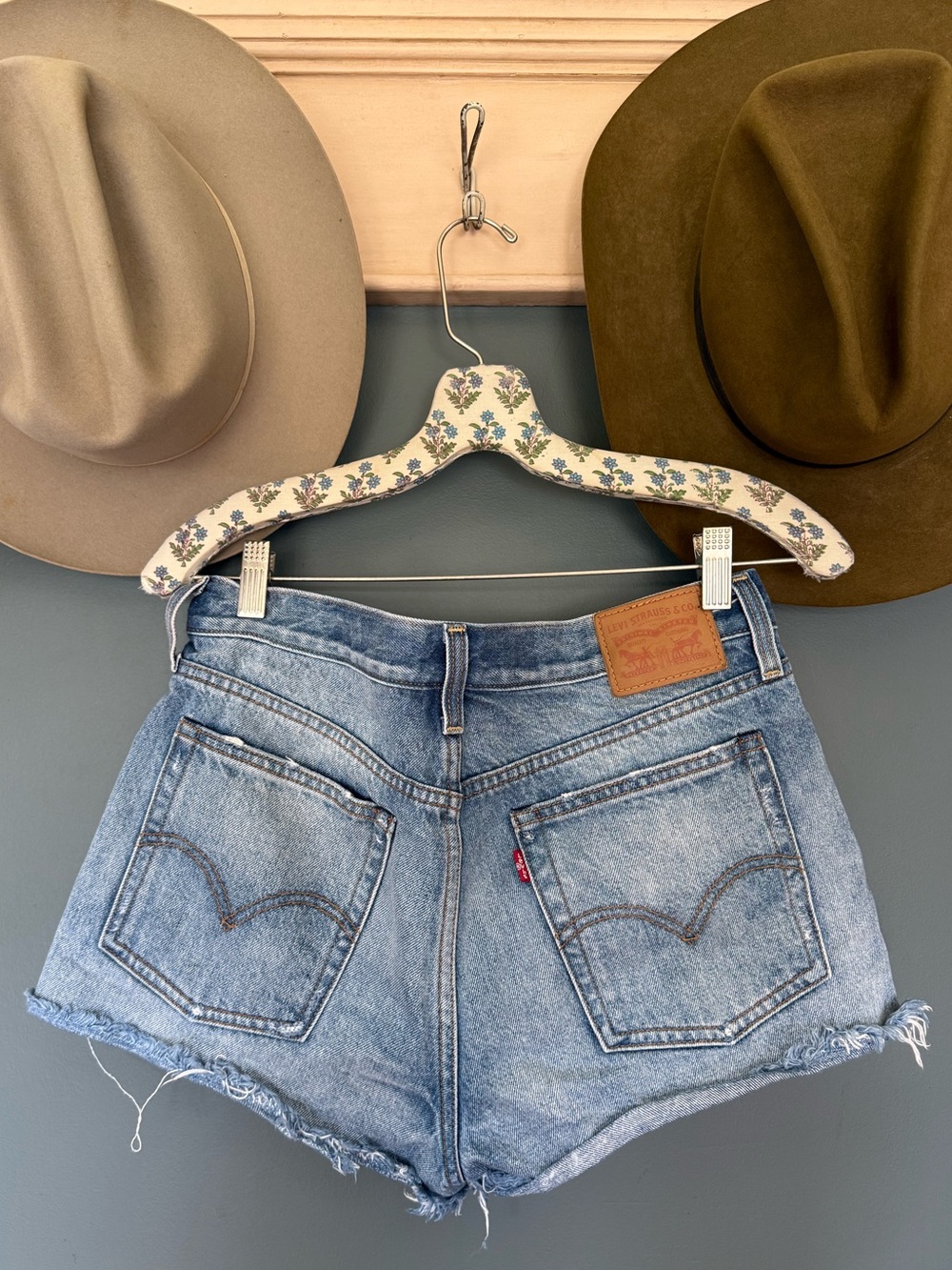 Levi's Women's Light Blue Denim Cutoff Shorts sz 30